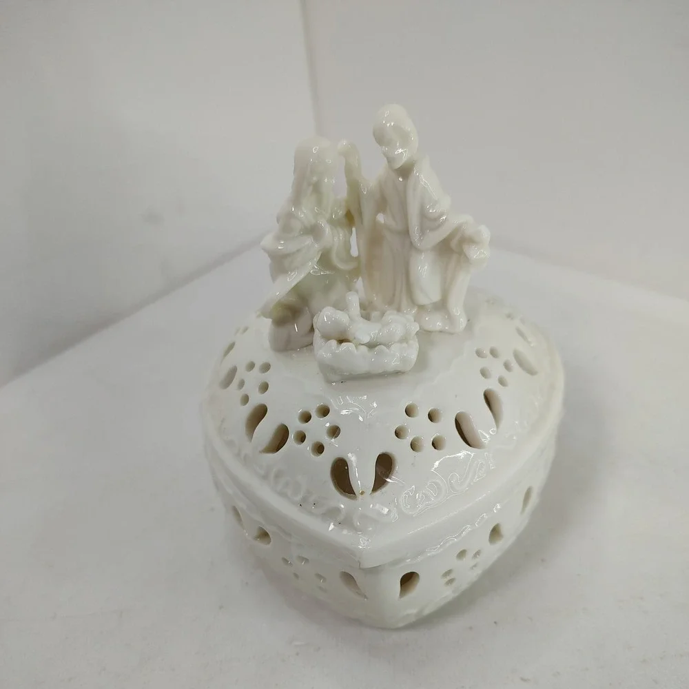 Porcelain Heart Shape Trinket‎ Dresser Box Jesus Mary Joseph